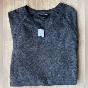 Banana Republic Charcoal V-Neck Sweater size L NWT